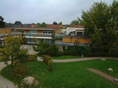 Der Social Club befindet sich im ehemaligen "Jugendforum", in dem auch ein Kindergarten untergebracht ist